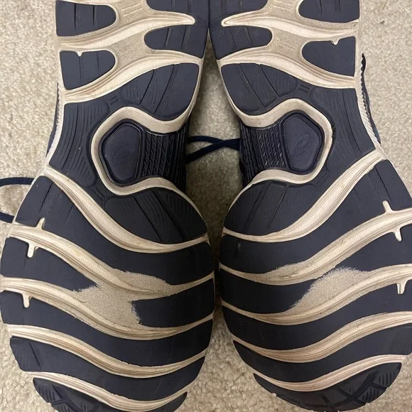 ASICS - Picture 3 of 3